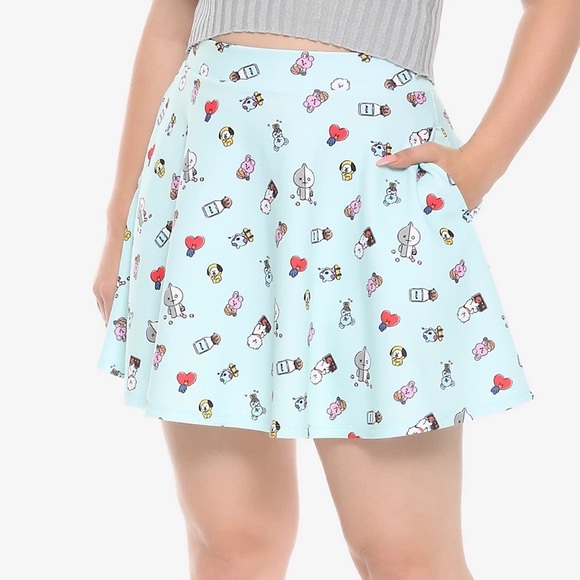 BTS’ brand BT21 skater skirt. L fits more like a M - Picture 4 of 4